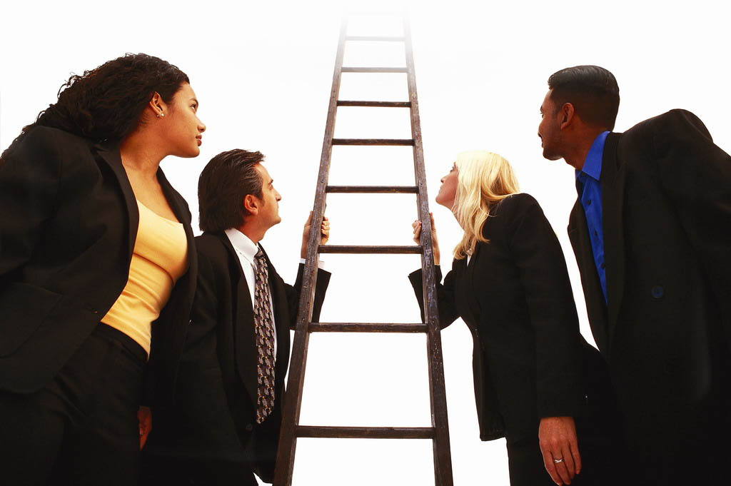 如何通過地產(chǎn)獵頭公司找一份高薪工作？