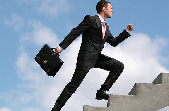 獵頭資訊-年近三十月薪2萬元，她，是怎樣做到的？